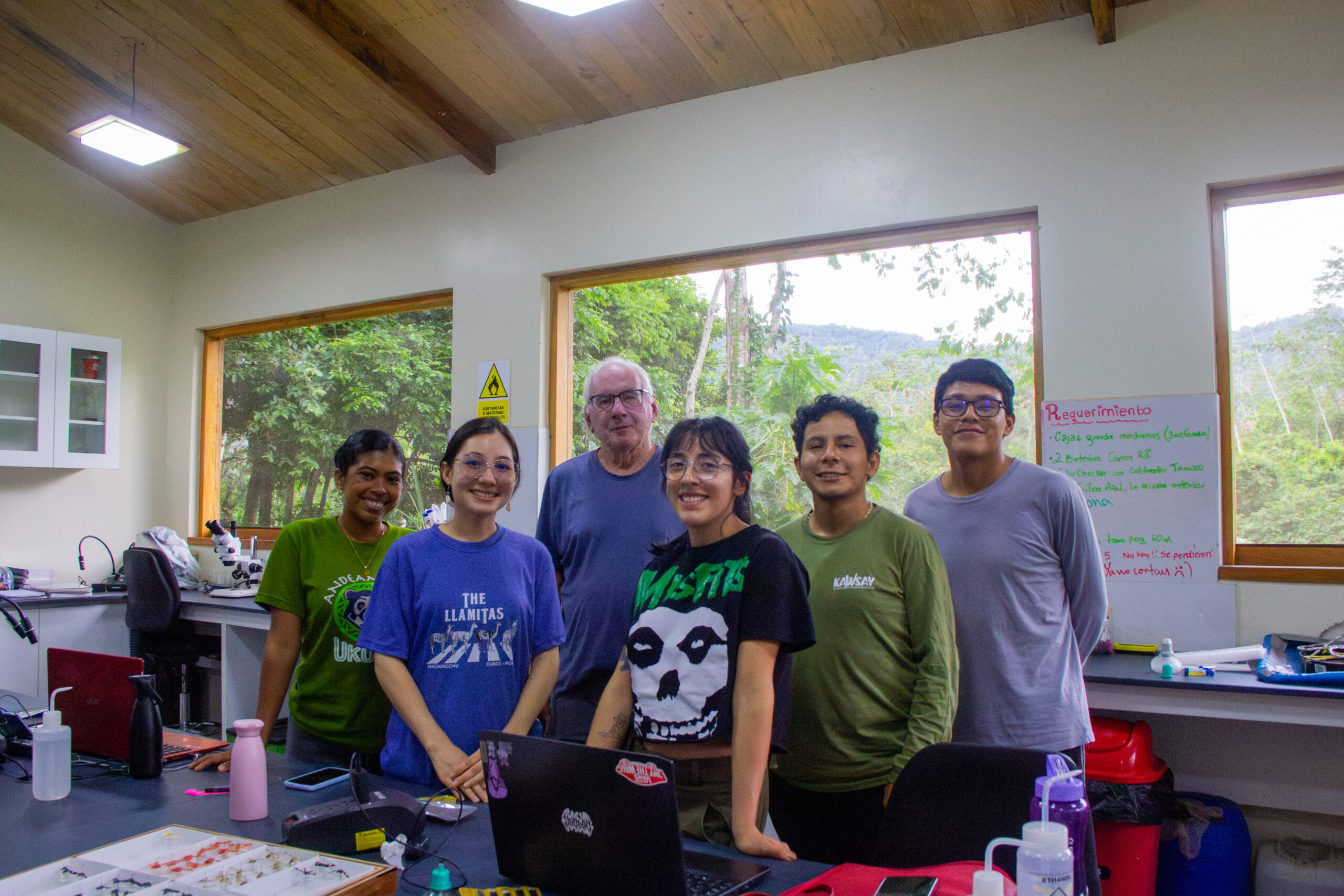 Manu Biological Station Fellows from last semester with Paul Hebert in the Thomas Lovejoy Biodiversity and Climate Change Laboratory, dirty area